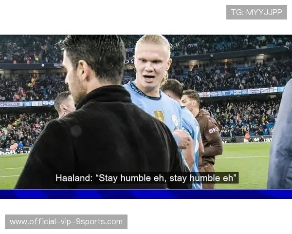 哈兰德赛后与志愿者握手合影，谦逊形象加分