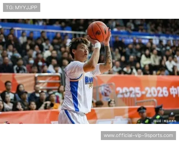 北京首钢迎来赵睿训练日 球迷热情高涨，北京首钢赵岩昊