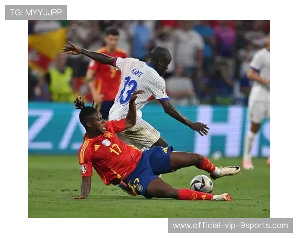 坎特在吉达联合底线铲断,阻断对方禁区入 坎特在吉达联合底线铲断,阻断对方禁区入